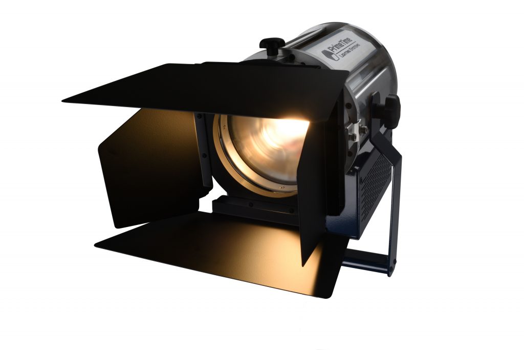 GUS 51 LED Fresnel w Barndoors (1)